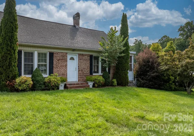 Photo 3 of Single family home for sale at 15 6th Em St, Marion, NC 28752 | MLS# 4393735 | Listing updated on 2026-08-19