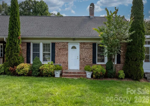 Photo 4 of Single family home for sale at 15 6th Em St, Marion, NC 28752 | MLS# 4393735 | Listing updated on 2026-08-19