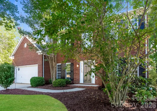 Photo 1 of Single family home for sale at 6804 Sweetfield Dr, Huntersville, NC 28078 | MLS# 4393742 | Listing updated on 2026-09-21