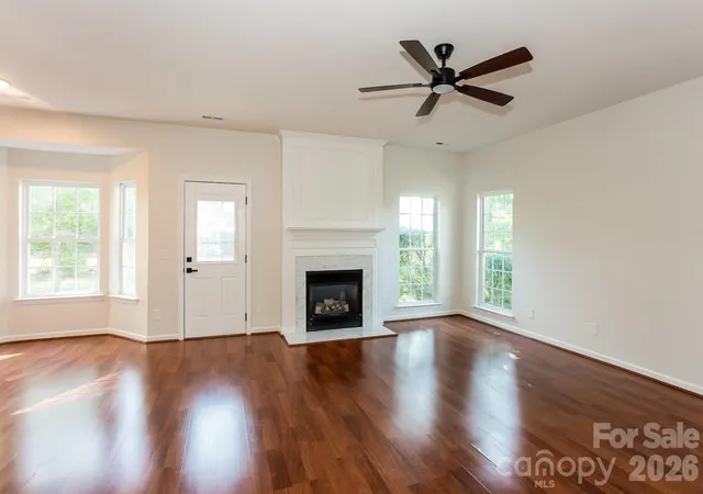 Photo 3 of Single family home for sale at 6804 Sweetfield Dr, Huntersville, NC 28078 | MLS# 4393742 | Listing updated on 2026-09-21