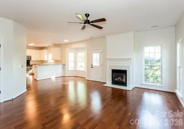 Photo 4 of Single family home for sale at 6804 Sweetfield Dr, Huntersville, NC 28078 | MLS# 4393742 | Listing updated on 2026-09-21