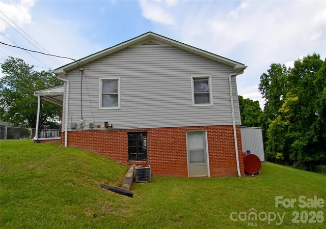 Photo 5 of Single family home for sale at 309 Morehead Rd, Marion, NC 28752 | MLS# 4393785 | Listing updated on 2026-08-31