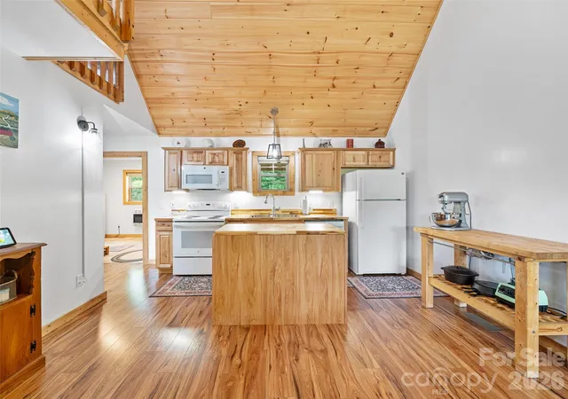Photo 4 of Single family home for sale at 109 Tall Timber Ln, Green Mountain, NC 28740 | MLS# 4393810 | Listing updated on 2026-08-12
