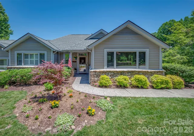 Photo 4 of Townhouse for sale at 2 Meadow Ridge Ln, Hendersonville, NC 28739 | MLS# 4393819 | Listing updated on 2026-10-09