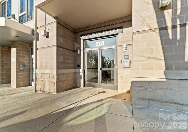 2nd image of 718 W Trade St #707, Charlotte, NC 28202 | MLS# 4393877