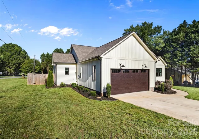 Photo 3 of Single family home for sale at 2616 Teague St, Lincolnton, NC 28092 | MLS# 4393912 | Listing updated on 2026-07-25