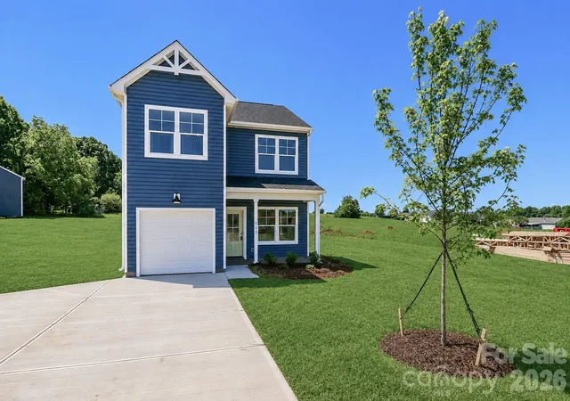 Photo 3 of Single family home for sale at 102 6th Avenue Se, Hildebran, NC | MLS# 4393927 | Listing updated on 2026-08-27