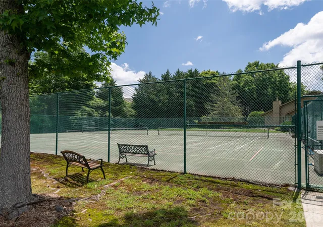 2nd image of 112 Live Oak Ln, Hendersonville, NC 28791