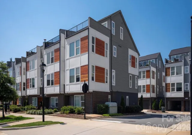 3rd image of 2104 Bryant Park Dr, Charlotte, NC 28208 | MLS# 4394009