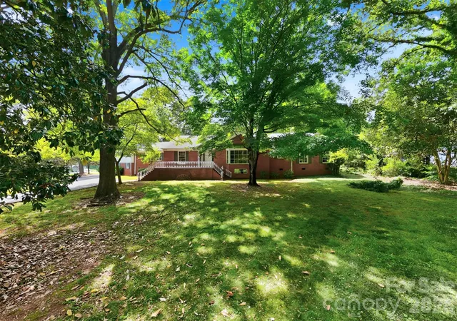1st image of 826 S College Ave, Newton, NC 28658 | MLS# 4394019