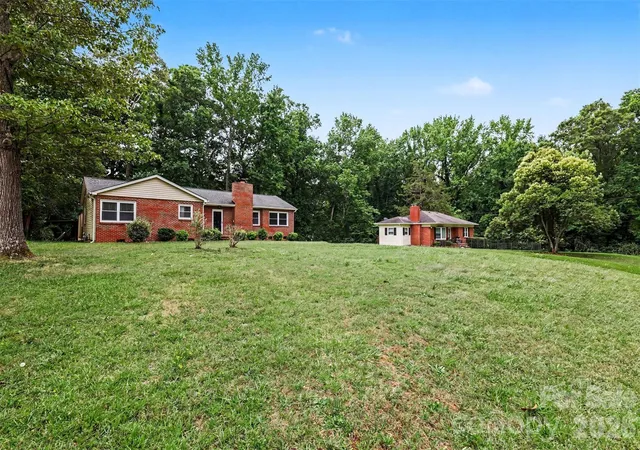Photo 3 of Single family home for sale at 217 Oakwood Ave, York, SC 29745 | MLS# 4394029 | Listing updated on 2026-10-15
