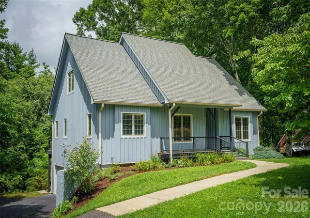 Photo 3 of Single family home for sale at 135 Buffalo Trl, Asheville, NC 28805 | MLS# 4394035 | Listing updated on 2026-10-03
