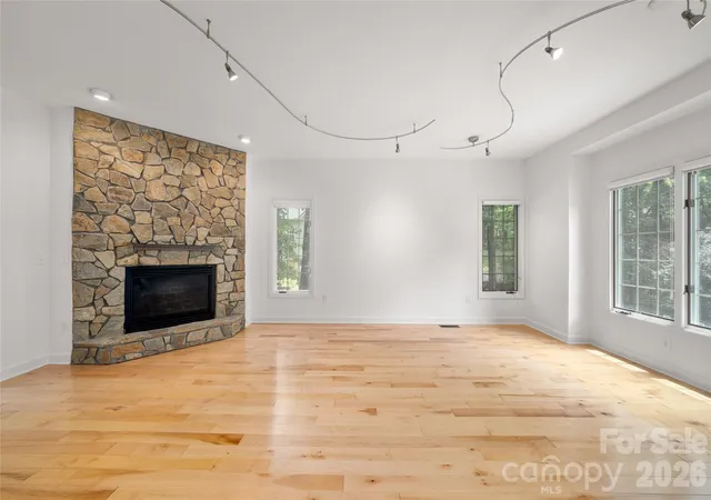 Photo 3 of Single family home for sale at 135 Buffalo Trl, Asheville, NC 28805 | MLS# 4394035 | Listing updated on 2026-10-03
