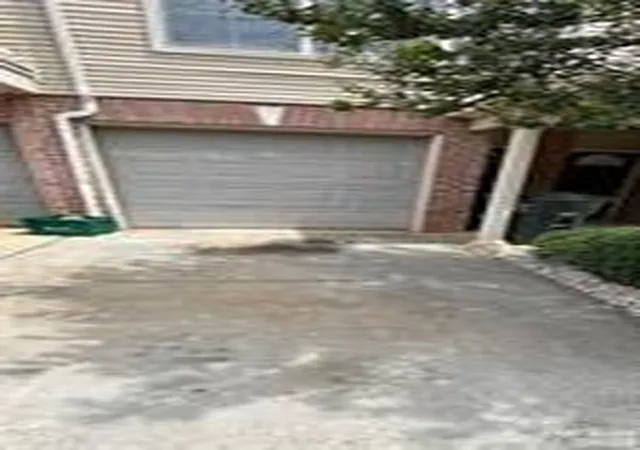 Listing Photo 2 - Condo for sale in building located at 6509 Quarterbridge Ln, Charlotte, NC 28262 - Unit #