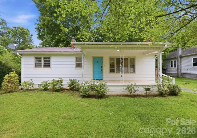 Homes for sale in Waynesville, NC | 31 Edwards St, Waynesville, NC 28786 | MLS# 4394084