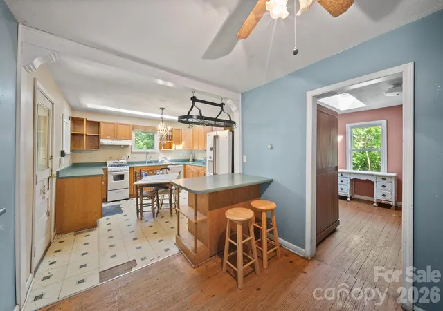 Photo 3 of Single family home for sale at 78 Green Oak Rd, Asheville, NC 28804 | MLS# 4394086 | Listing updated on 2026-09-19