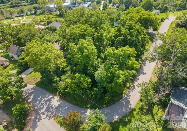 2nd image of 75 Green Oak Rd, Asheville, NC 28804 | MLS# 4394095