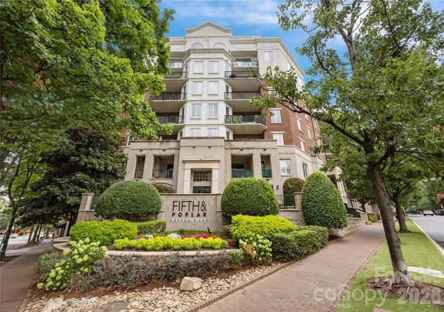 2nd image of 300 W 5Th St #343, Charlotte, NC 28202 | MLS# 4394120