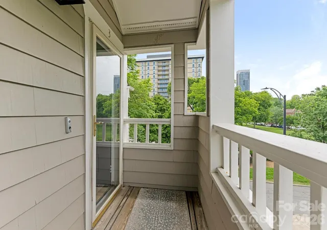 2nd image of 212 W 10Th St, Charlotte, NC 28202