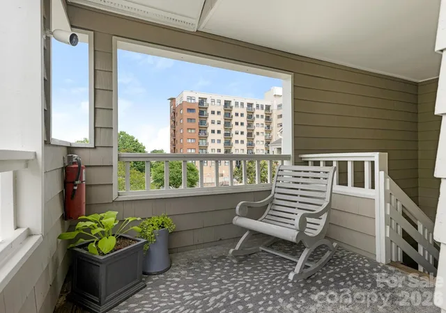 3rd image of 212 W 10Th St, Charlotte, NC 28202