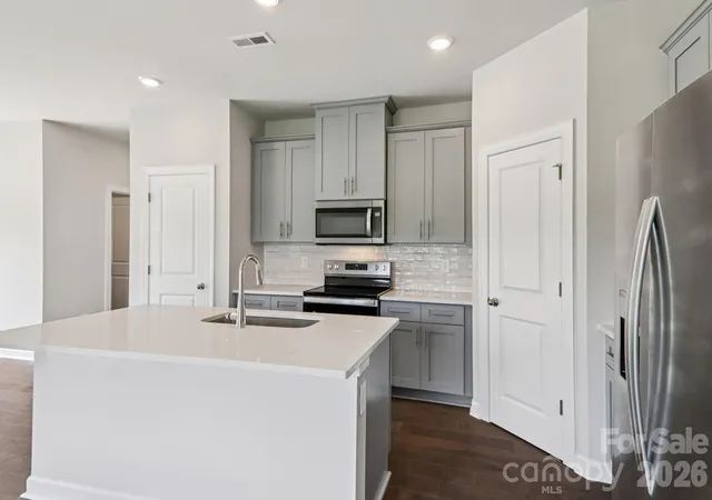 5th image of 9048 Foggy Brook Loop, Charlotte, NC 28216 | MLS# 4394143