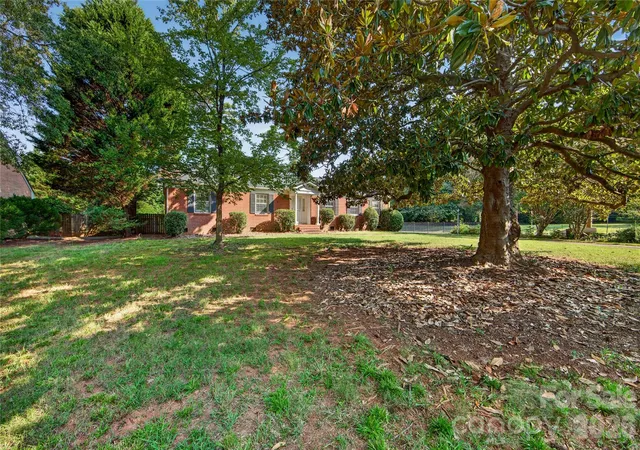Photo 2 of Single family home for sale at 1100 Turnbridge Rd, Charlotte, NC 28226 | MLS# 4394163 | Listing updated on 2026-10-01