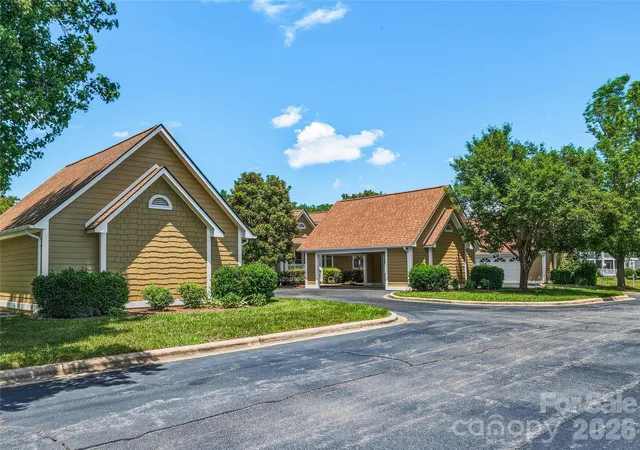 3rd image of 102 Rough Point Ct, Asheville, NC 28806 | MLS# 4394205