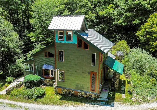 Photo 3 of Single family home for sale at 173 Camp Elliott Rd, Black Mountain, NC 28711 | MLS# 4394206 | Listing updated on 2026-10-02