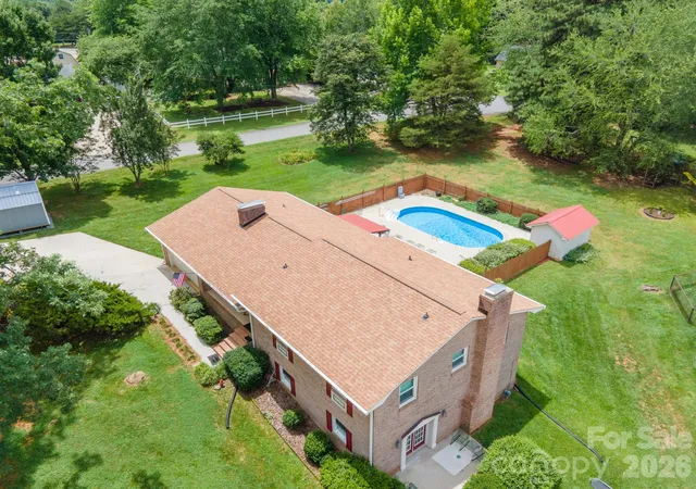 Photo 1 of Single family home for sale at 201 Wellington Dr, Lincolnton, NC 28092 | MLS# 4394224 | Listing updated on 2026-10-01