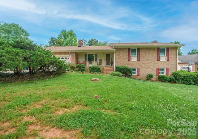 Photo 2 of Single family home for sale at 201 Wellington Dr, Lincolnton, NC 28092 | MLS# 4394224 | Listing updated on 2026-10-01