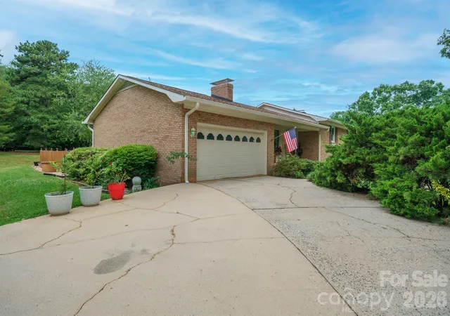 Photo 4 of Single family home for sale at 201 Wellington Dr, Lincolnton, NC 28092 | MLS# 4394224 | Listing updated on 2026-10-01