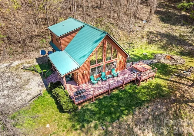 Homes for sale in Bryson City, NC | 210 Chickadee Dr, Bryson City, NC 28713 | MLS# 4394227