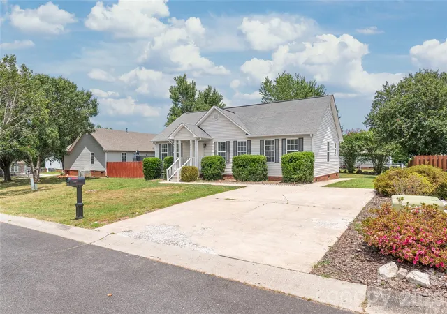 Photo 3 of Single family home for sale at 1805 Lawton Dr, Rock Hill, SC 29730 | MLS# 4394249 | Listing updated on 2026-09-25