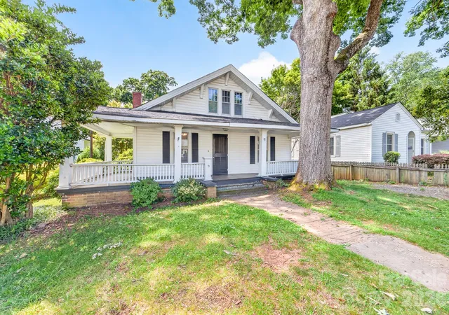 Photo 2 of Single family home for sale at 11 Cedar St, Belmont, NC 28012 | MLS# 4394250 | Listing updated on 2026-08-27