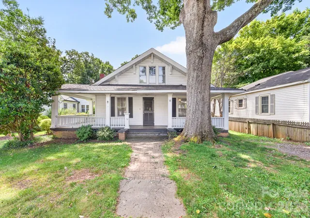 Photo 3 of Single family home for sale at 11 Cedar St, Belmont, NC 28012 | MLS# 4394250 | Listing updated on 2026-08-27