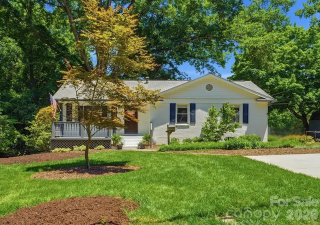 Photo 2 of Single family home for sale at 6819 Woodstock Dr, Charlotte, NC 28210 | MLS# 4394251 | Listing updated on 2026-09-27