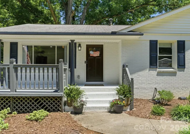 Photo 3 of Single family home for sale at 6819 Woodstock Dr, Charlotte, NC 28210 | MLS# 4394251 | Listing updated on 2026-09-27