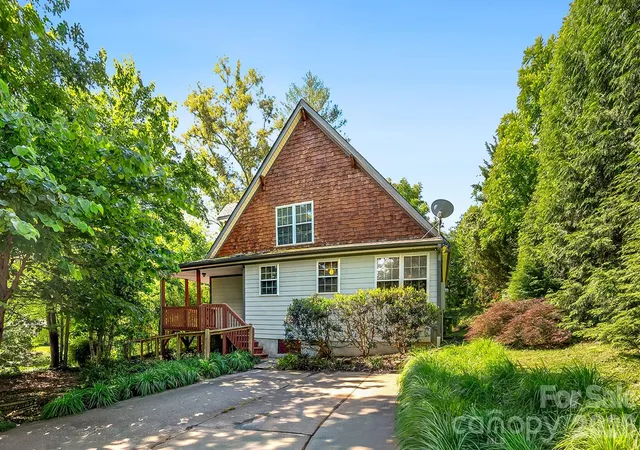 Photo 1 of Single family home for sale at 340 Old Haw Crk Rd, Asheville, NC 28805 | MLS# 4394261 | Listing updated on 2026-09-24