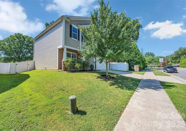 Photo 1 of Sale Pending at 112 Kingsway Dr, Mooresville, NC 28115 | MLS# 4394293 | Listing updated on 2026-09-21
