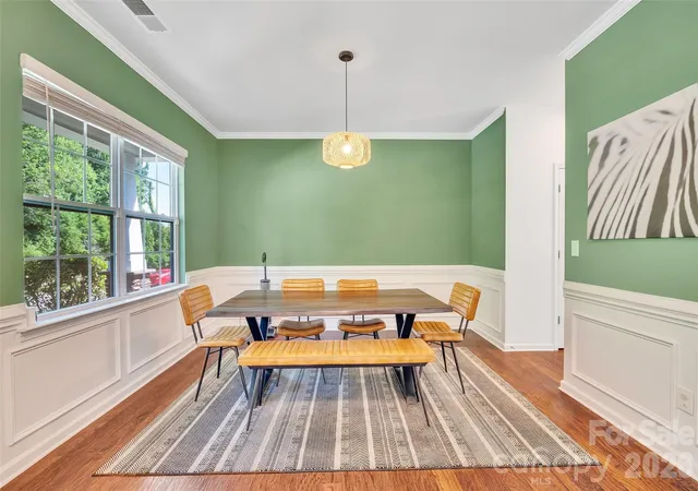 Photo 2 of Sale Pending at 112 Kingsway Dr, Mooresville, NC 28115 | MLS# 4394293 | Listing updated on 2026-09-21