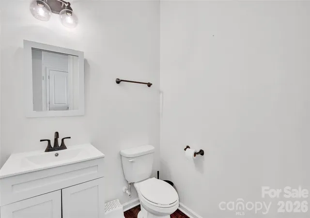 Photo 4 of Sale Pending at 112 Kingsway Dr, Mooresville, NC 28115 | MLS# 4394293 | Listing updated on 2026-09-21