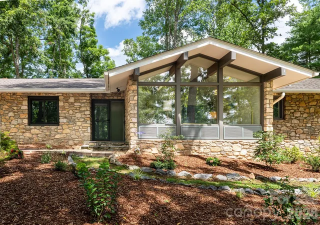 Photo 3 of Single family home for sale at 24 Amherst Rd, Asheville, NC 28803 | MLS# 4394304 | Listing updated on 2026-09-03