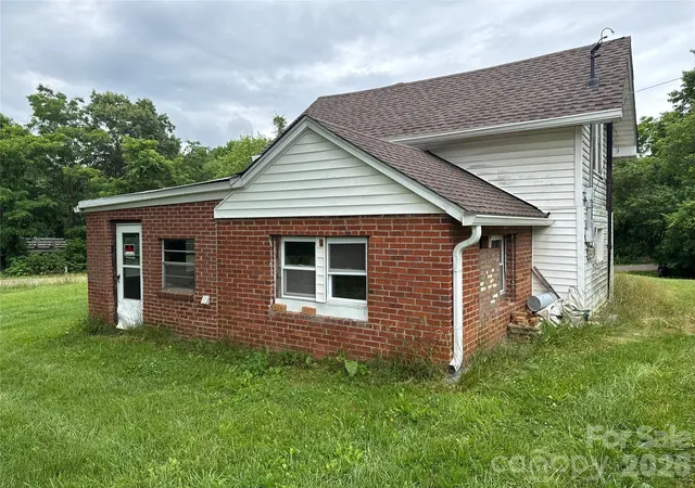 2nd image of 102 Ransom Rd, Clyde, NC 28721 | MLS# 4394313