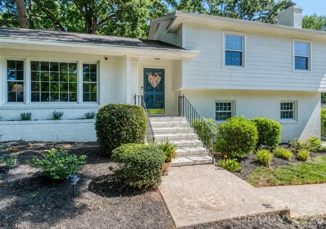 Photo 2 of Single family home for sale at 6817 Ronda Ave, Charlotte, NC 28211 | MLS# 4394318 | Listing updated on 2026-09-06