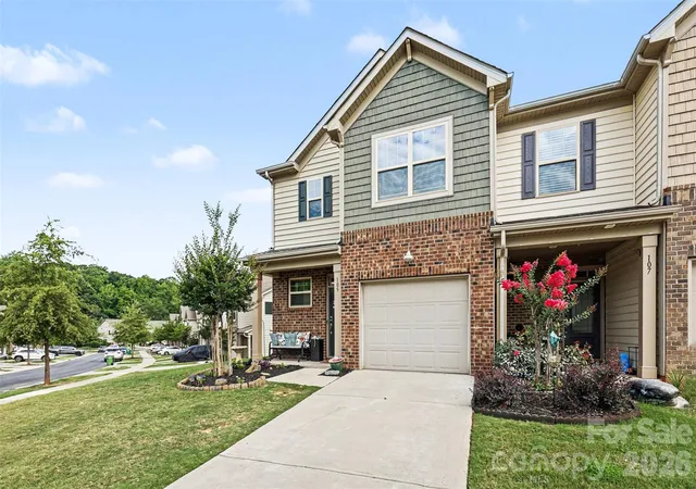 Photo 3 of Townhouse for sale at 105 Tigris Trl, Fort Mill, SC 29715 | MLS# 4394329 | Listing updated on 2026-10-17