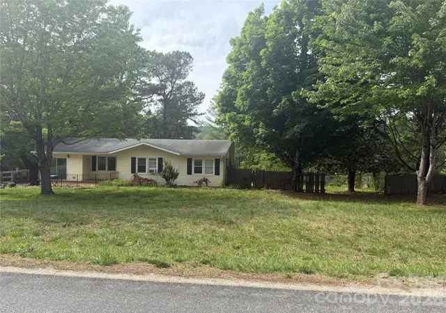 Homes for sale in Nebo, NC | 2723 Tatertown Loop, Nebo, NC 28761 | MLS# 4394345