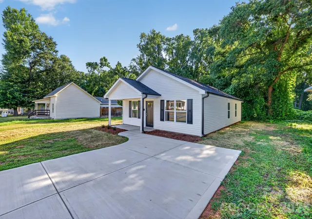 Photo 2 of Single family home for sale at 157 3rd Street E, Gaffney, SC 29340 | MLS# 4394350 | Listing updated on 2026-08-01