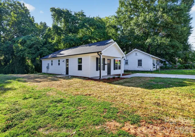 Photo 3 of Single family home for sale at 157 3rd Street E, Gaffney, SC 29340 | MLS# 4394350 | Listing updated on 2026-08-01