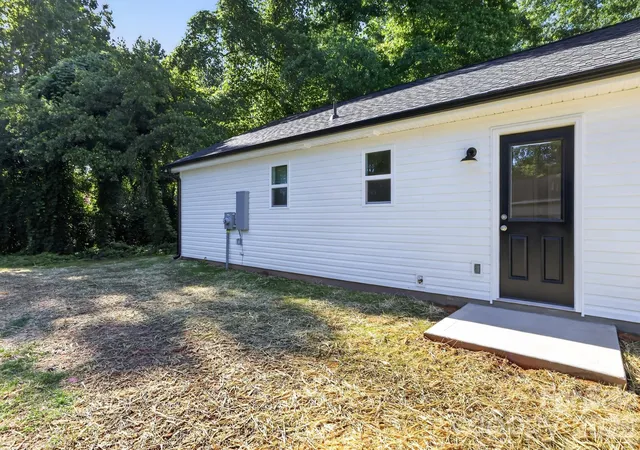 Photo 4 of Single family home for sale at 157 3rd Street E, Gaffney, SC 29340 | MLS# 4394350 | Listing updated on 2026-08-01