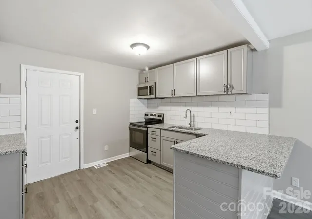 Photo 4 of Single family home for sale at 2732 Thornton Rd, Charlotte, NC 28208 | MLS# 4394385 | Listing updated on 2026-10-06
